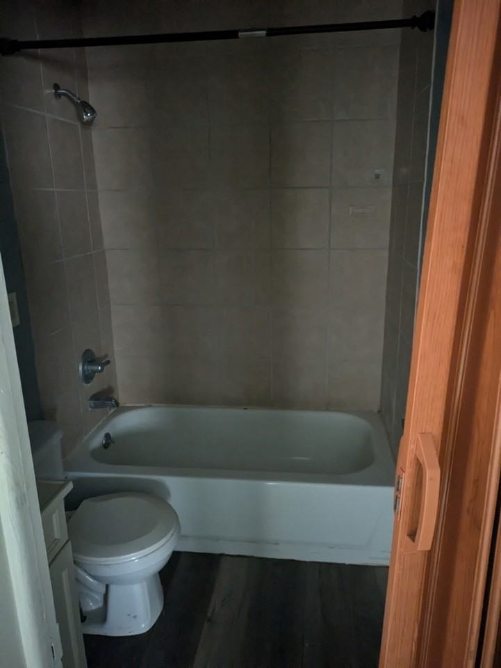 802 E London Ave #1 - Photo 4 of 7