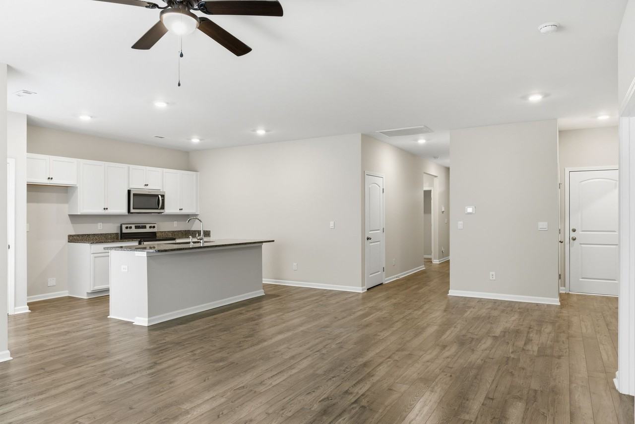 102 Derbyshire Dr #1 - Photo 2 of 8