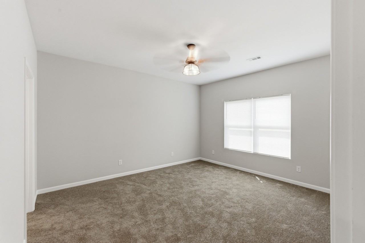 102 Derbyshire Dr #1 - Photo 3 of 8