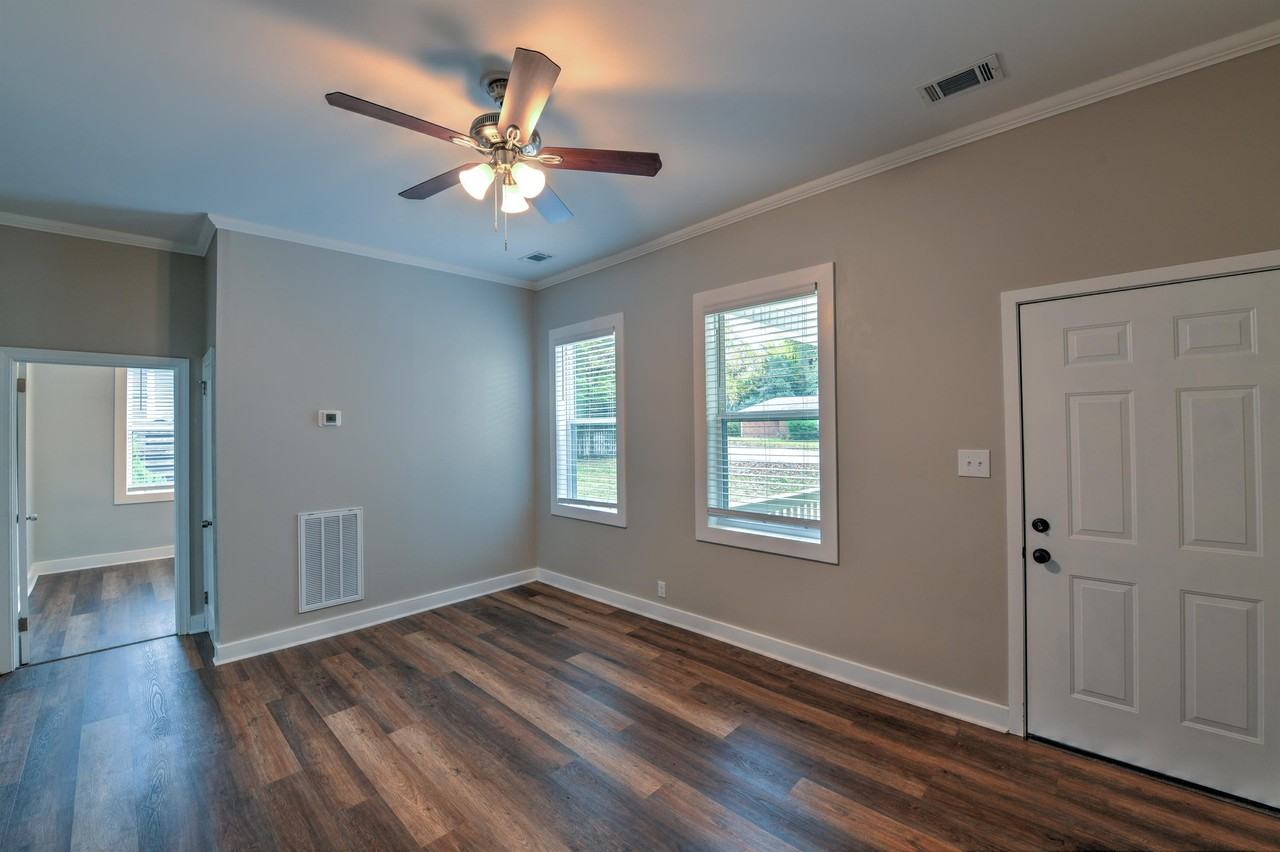 206 N Hankinson St #206 - Photo 2 of 14