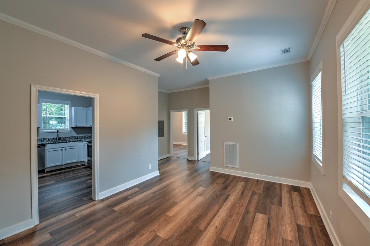 206 N Hankinson St #206 - Photo 3 of 14