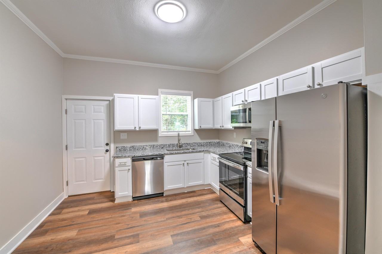 206 N Hankinson St #206 - Photo 4 of 14