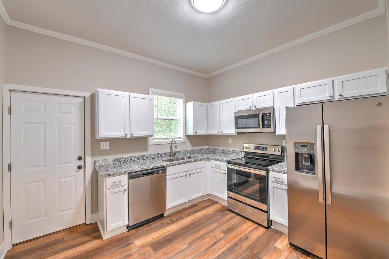 206 N Hankinson St #206 - Photo 5 of 14
