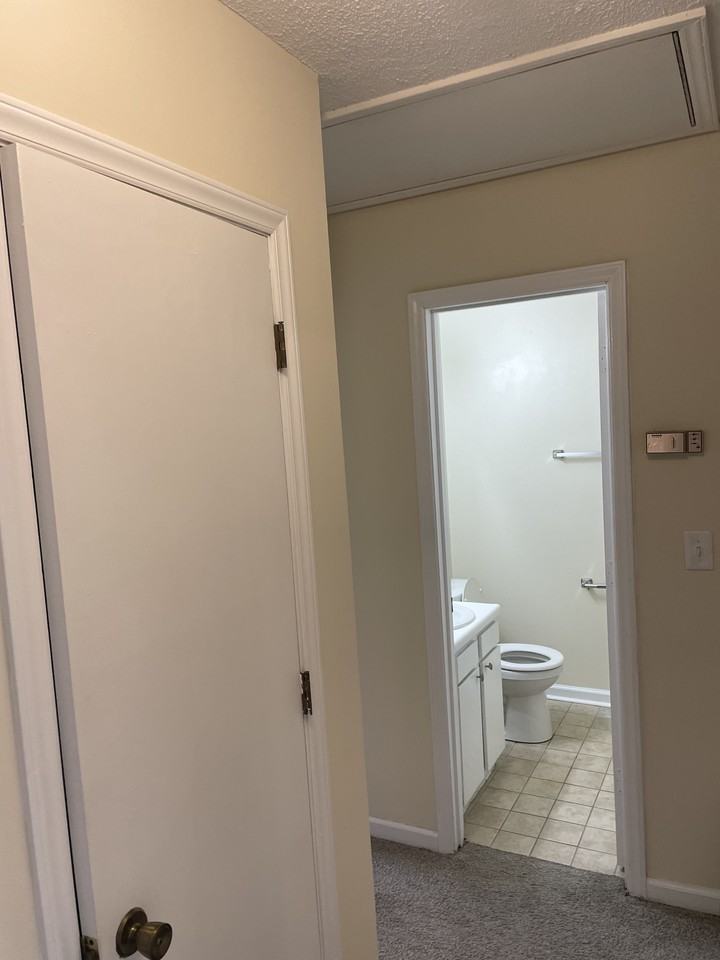 100 Canterbury Dr #100 - Photo 5 of 9