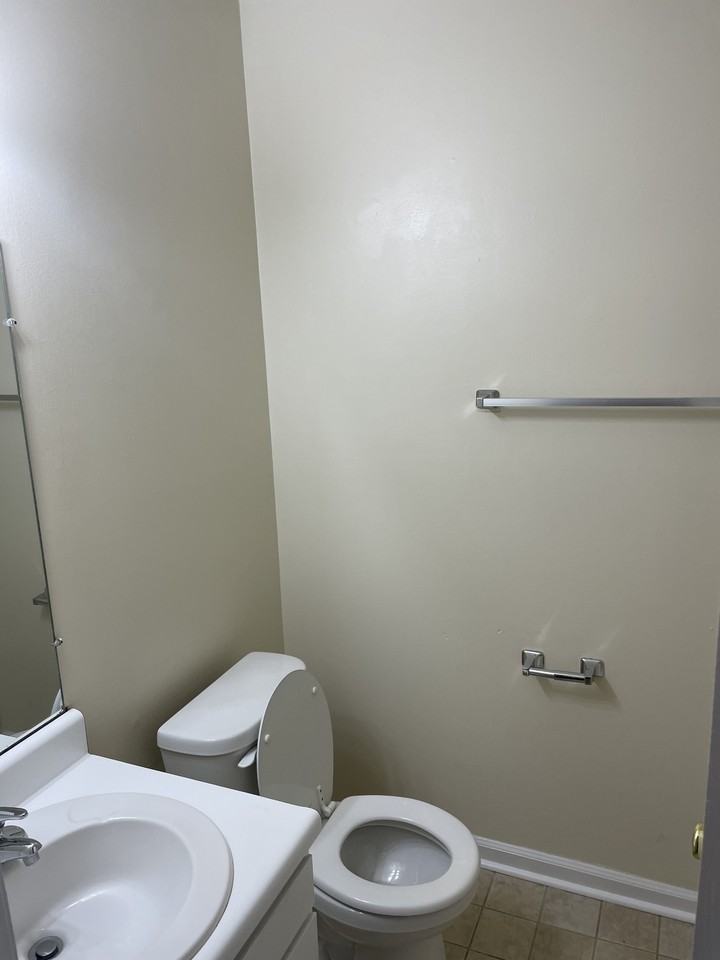 100 Canterbury Dr #100 - Photo 7 of 9