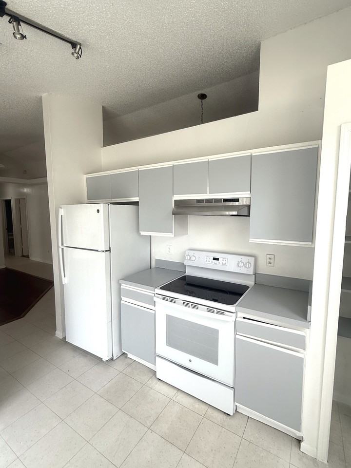 162 Jackson St #1 - Photo 2 of 10
