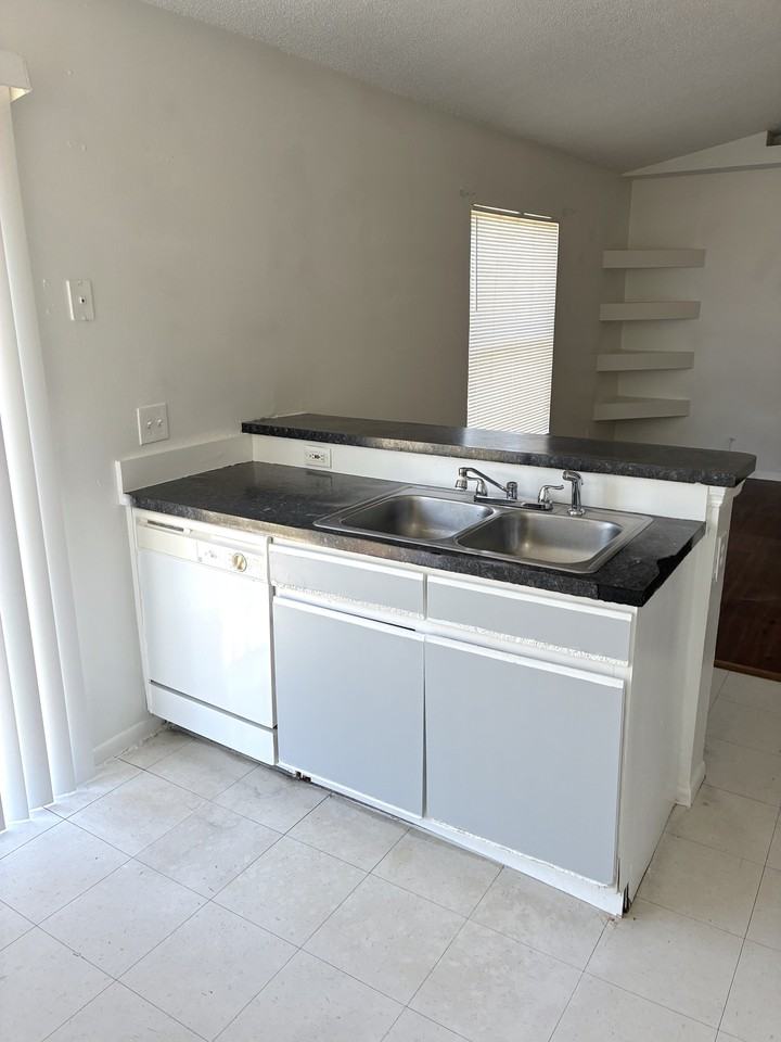 162 Jackson St #1 - Photo 3 of 10