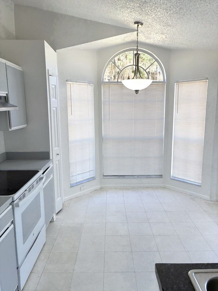 162 Jackson St #1 - Photo 4 of 10