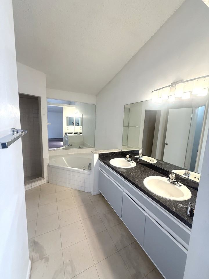162 Jackson St #1 - Photo 7 of 10