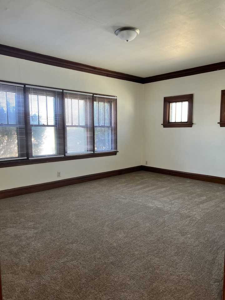 43 N Lewis Ave #1 - Photo 2 of 11