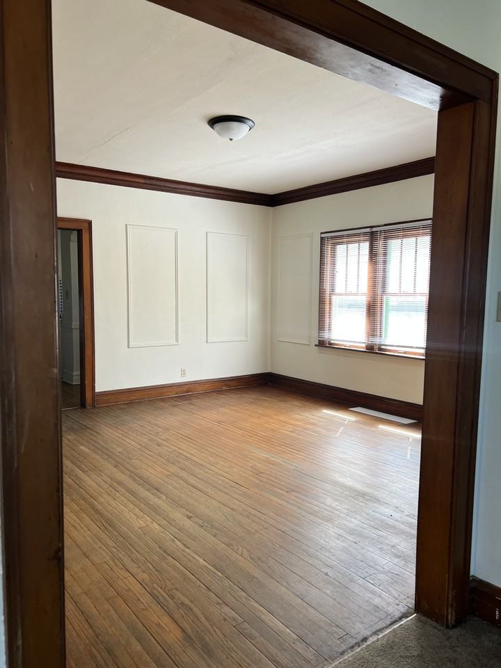 43 N Lewis Ave #1 - Photo 4 of 11