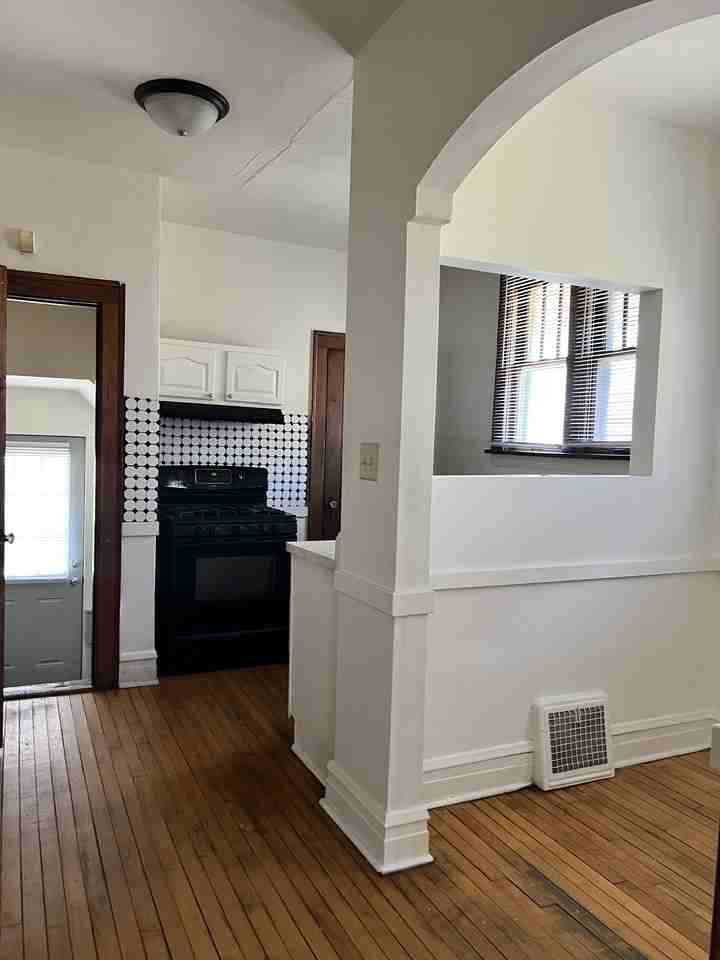 43 N Lewis Ave #1 - Photo 7 of 11