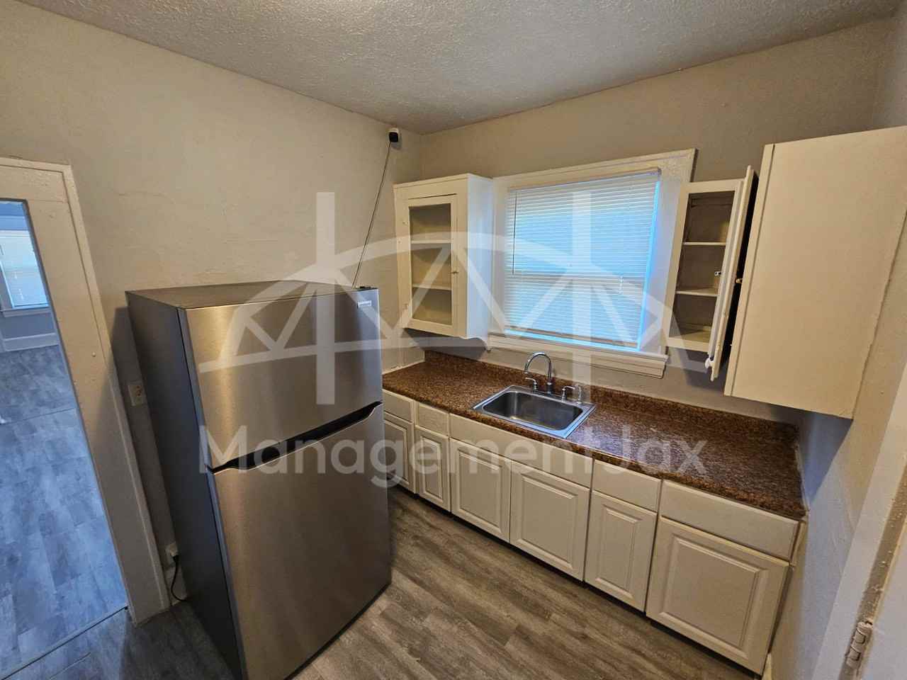 528 W 25th St #1 - Photo 3 of 11