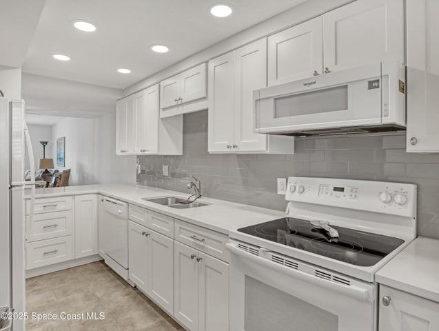 170 Paradise Blvd #14 - Photo 4 of 9