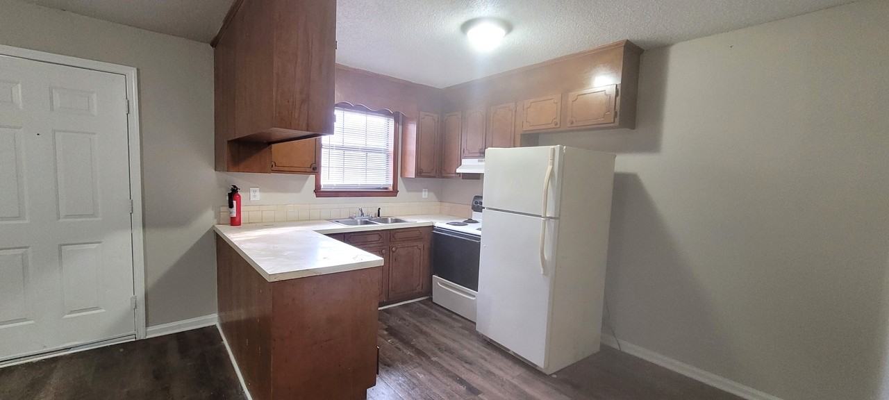 2505 Green Oaks Ct #C - Photo 3 of 7