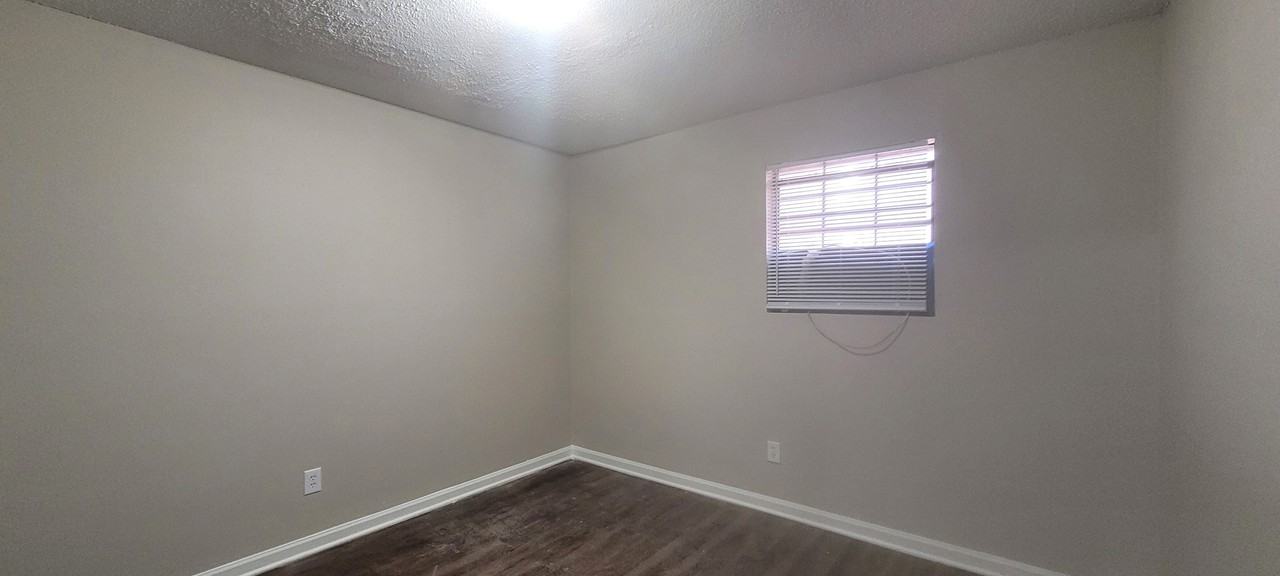 2505 Green Oaks Ct #C - Photo 4 of 7