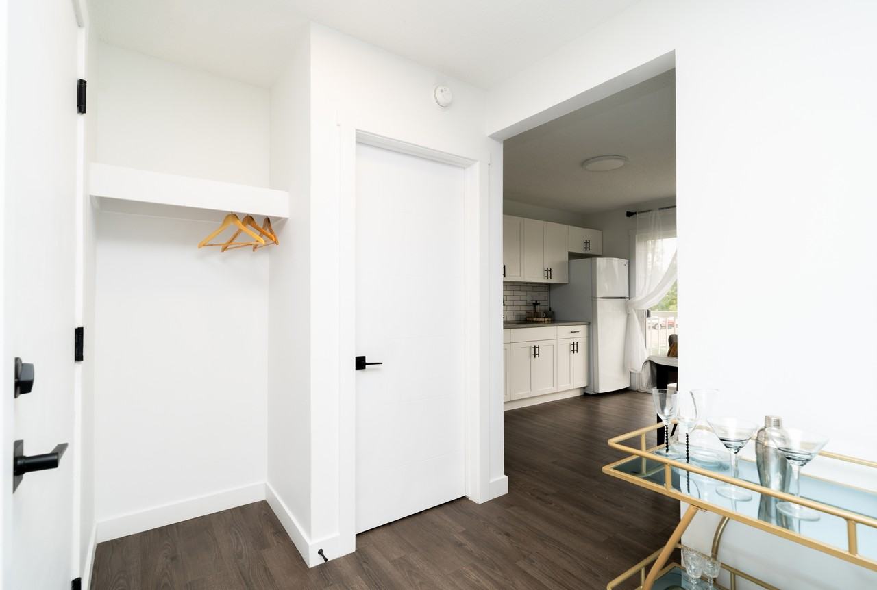 10021 154 St Nw #7 - Photo 4 of 14