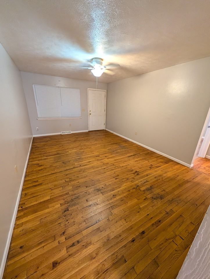2034 S Barcliff Ave Apt 3 #3 - Photo 2 of 9
