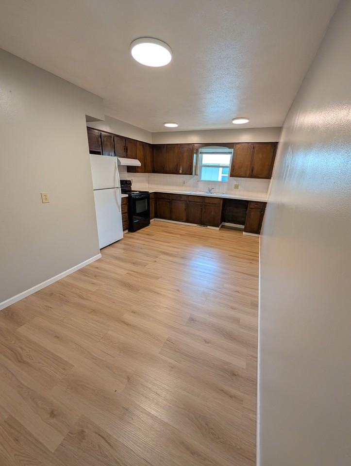 2034 S Barcliff Ave Apt 3 #3 - Photo 3 of 9
