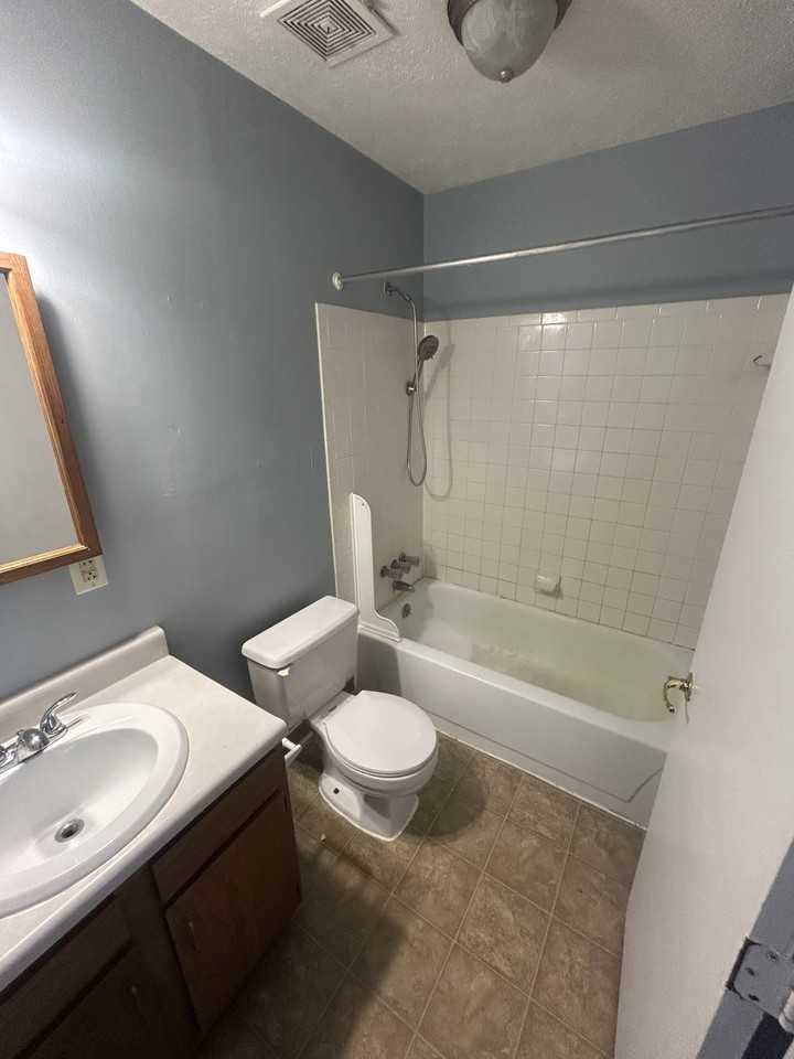 392 Shelby Avenue-12 #12 - Photo 4 of 4