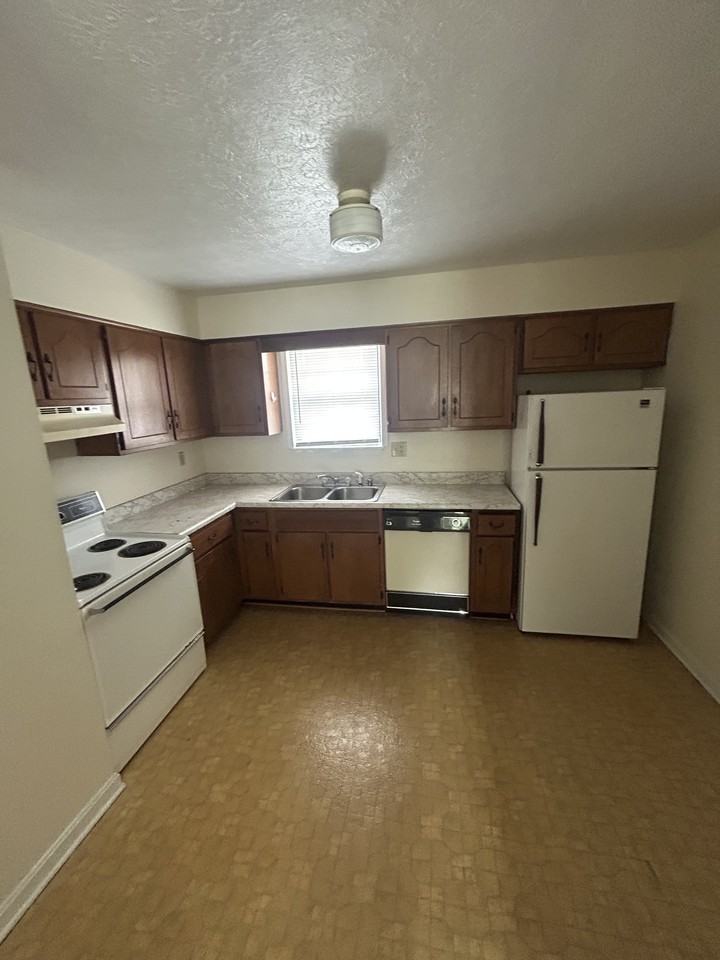 720 E Lincoln Trail-7 #7 - Photo 2 of 5