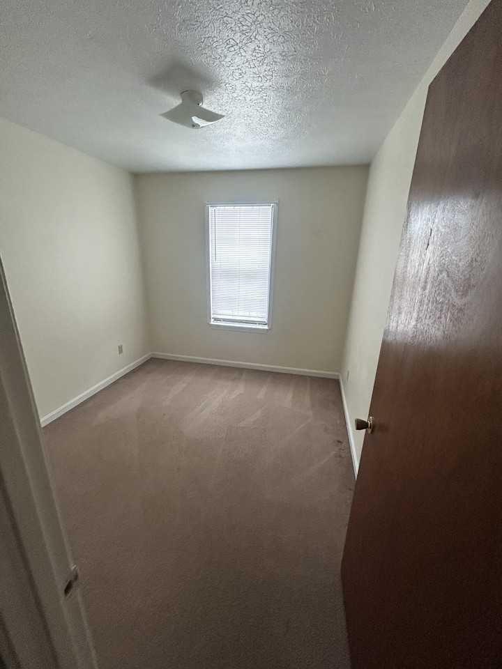 720 E Lincoln Trail-7 #7 - Photo 3 of 5