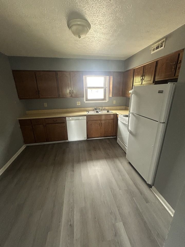 712 E Lincoln Trail-6 #6 - Photo 2 of 5