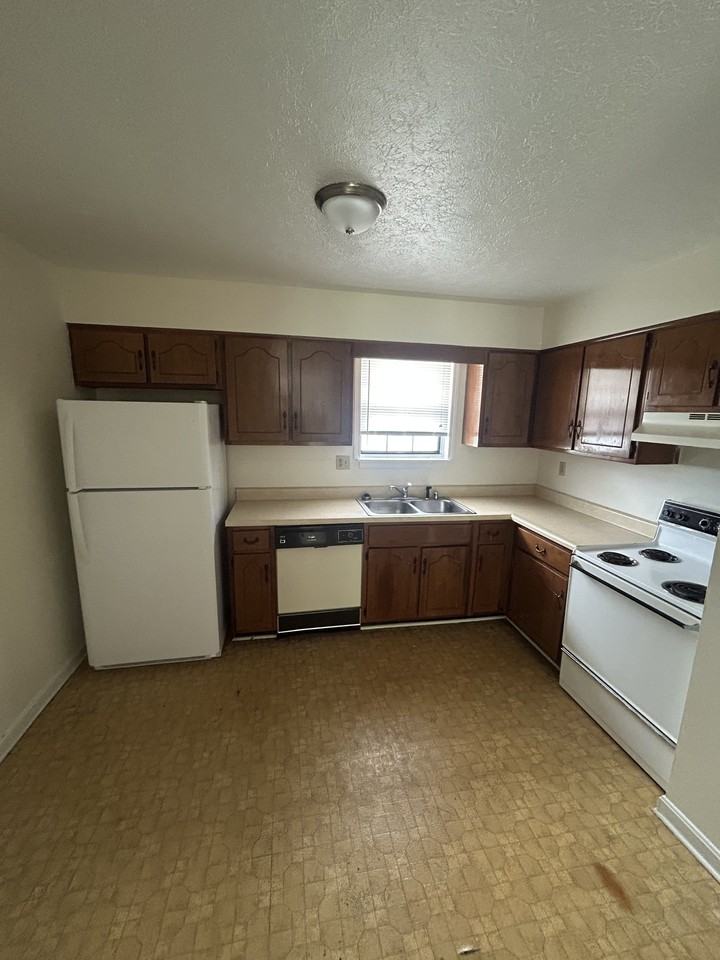 720 E Lincoln Trail-10 #10 - Photo 2 of 5