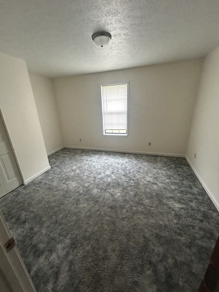 720 E Lincoln Trail-10 #10 - Photo 4 of 5