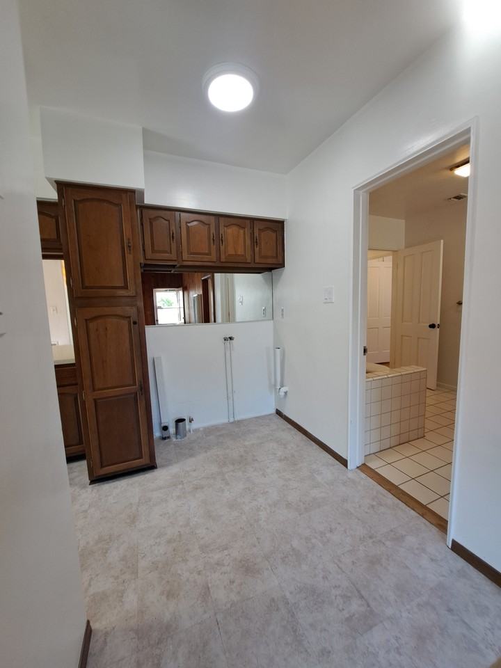 1815 N Edison Blvd #1 - Photo 3 of 15