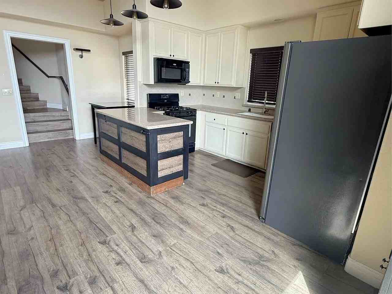 482 Rockview St #1 - Photo 2 of 20