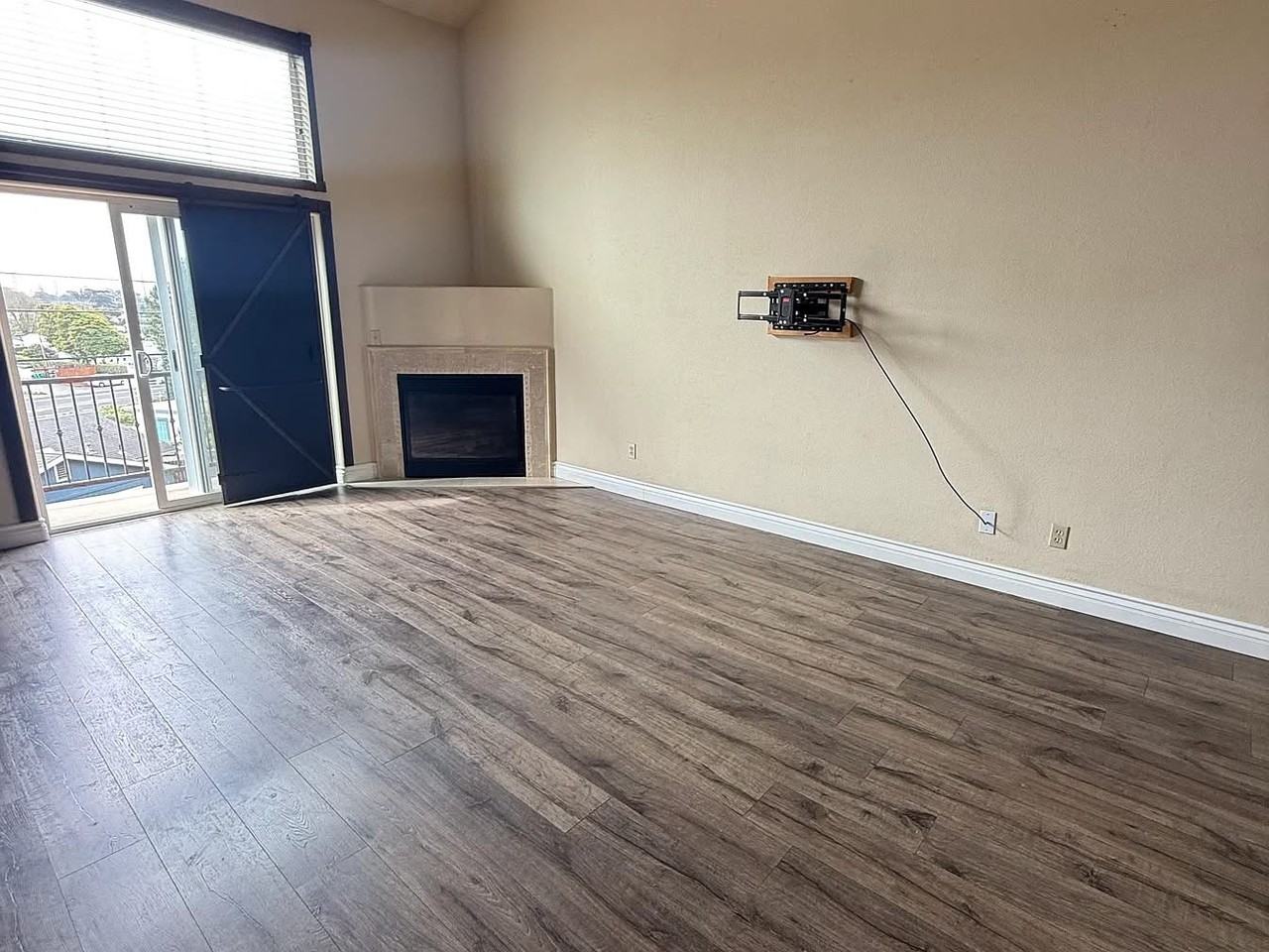 482 Rockview St #1 - Photo 3 of 20