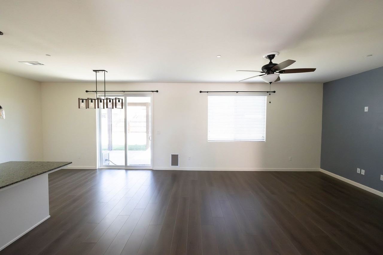 1604 Sidonia St - Photo 4 of 29