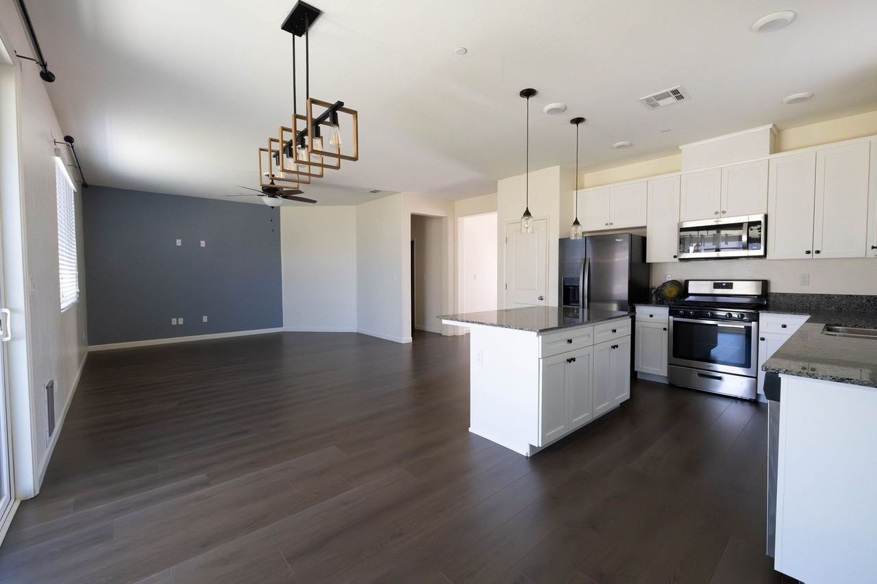 1604 Sidonia St - Photo 6 of 29