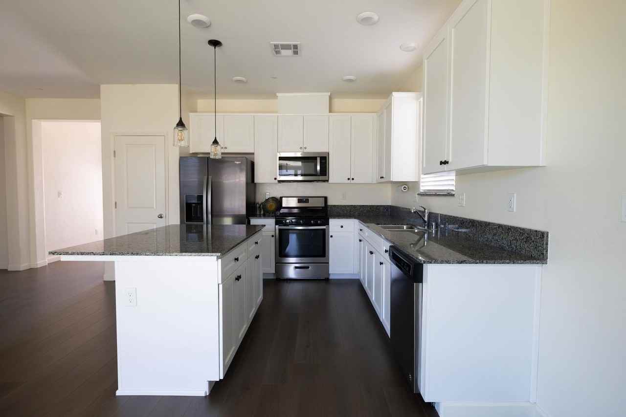 1604 Sidonia St - Photo 7 of 29