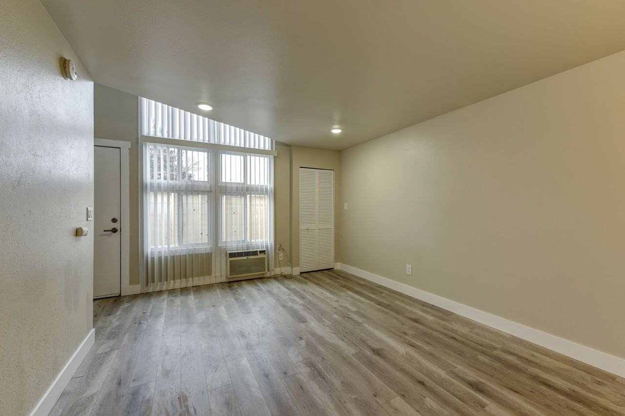 Crestview Townhomes - Photo 4 of 12