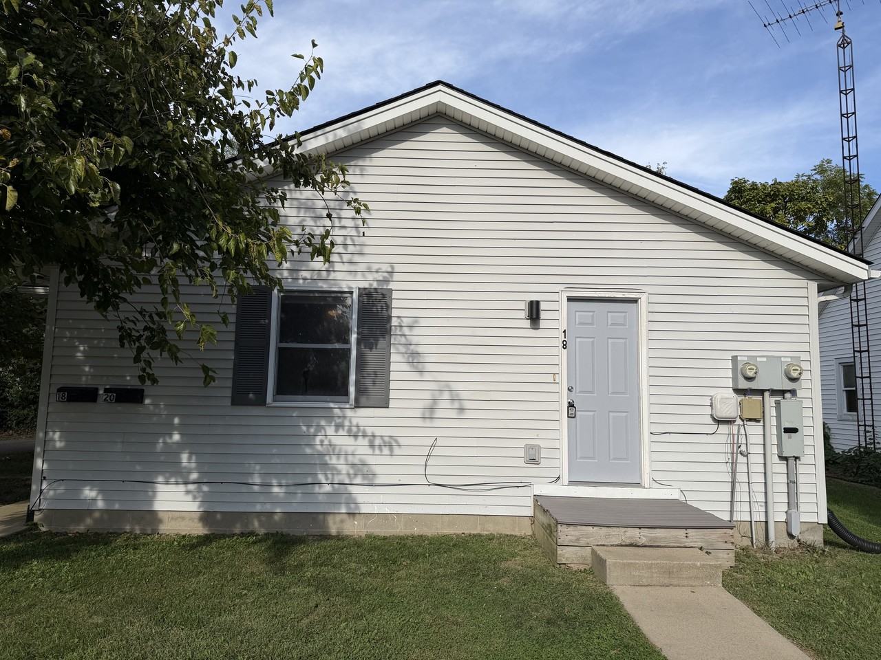 18 Oakwood Ave #18 - Photo 3 of 25