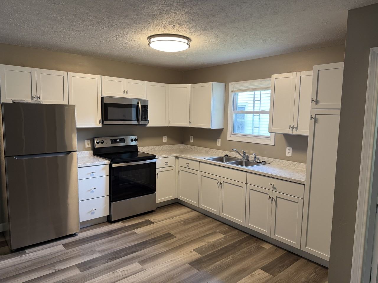 18 Oakwood Ave #18 - Photo 4 of 25