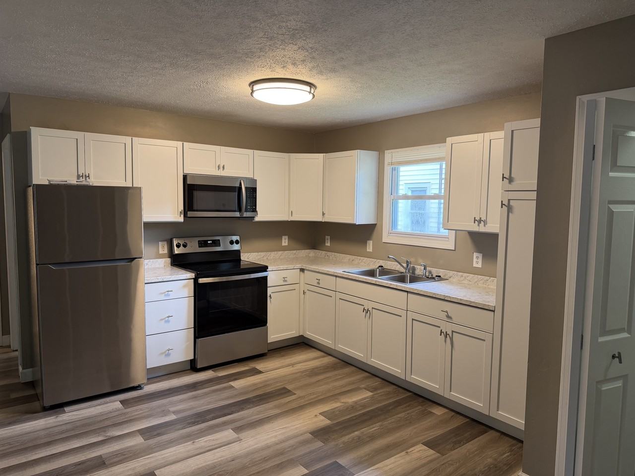 18 Oakwood Ave #18 - Photo 6 of 25