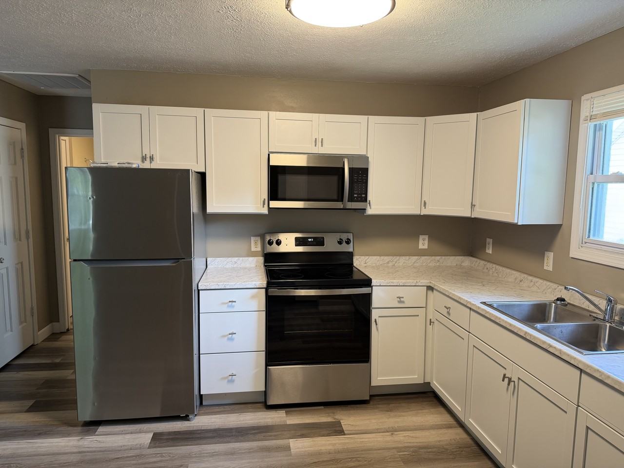 18 Oakwood Ave #18 - Photo 7 of 25