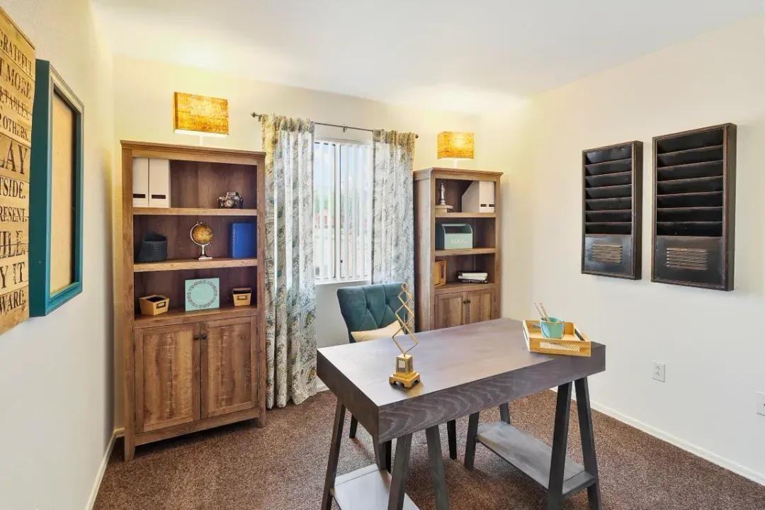 975 S Royal Palm Rd - Photo 2 of 15