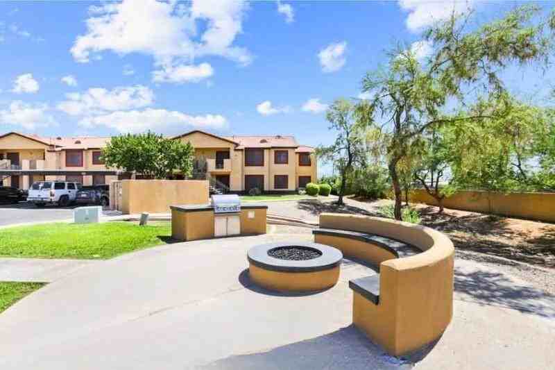 975 S Royal Palm Rd - Photo 3 of 15