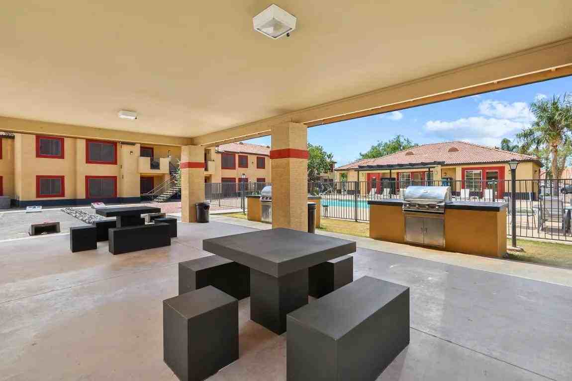 975 S Royal Palm Rd - Photo 4 of 15