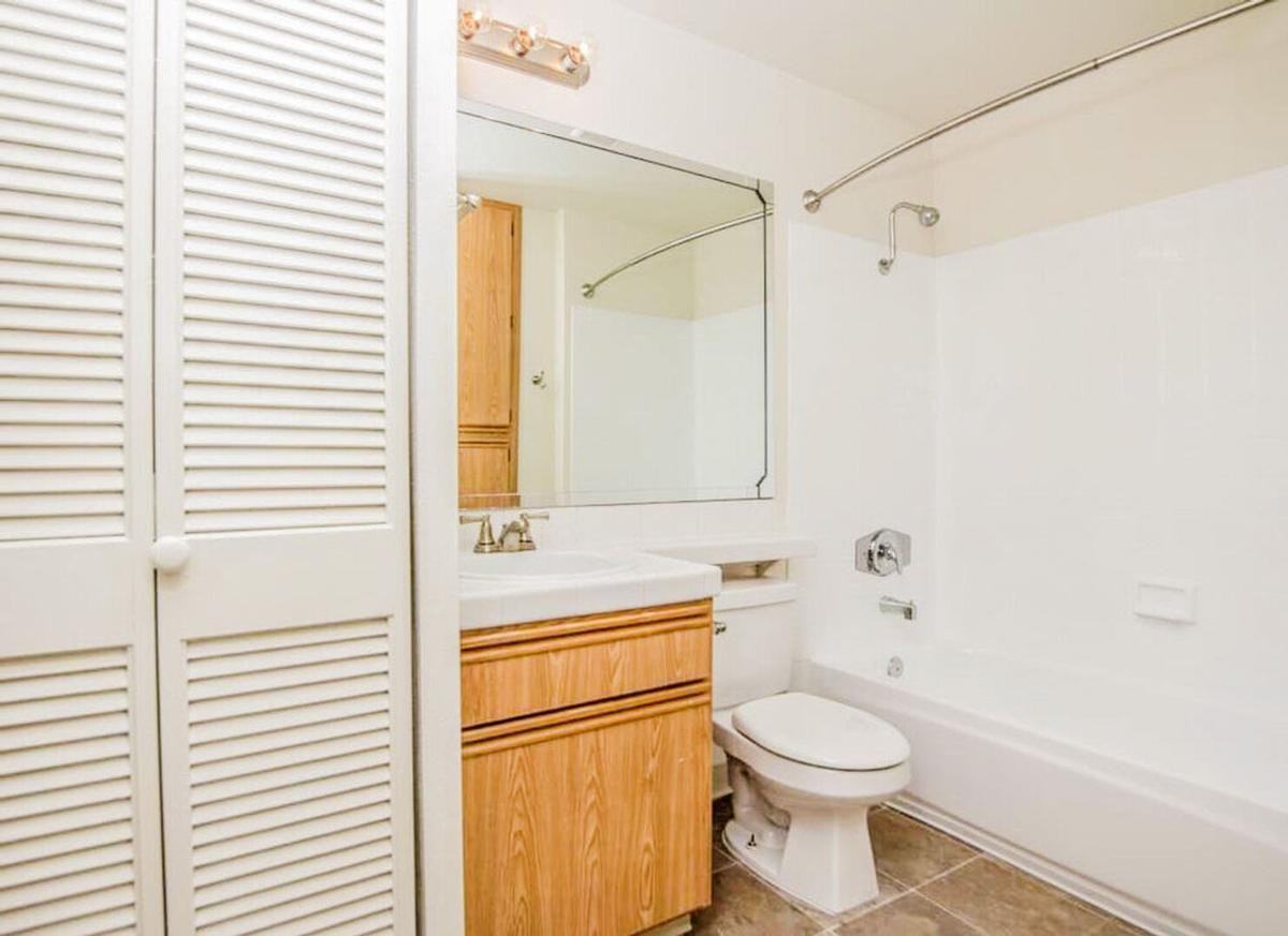8148 Genesee Ave - Photo 7 of 50