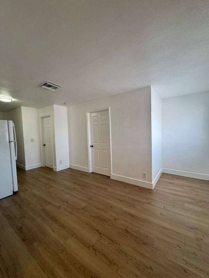 3115 AVENUE J - 1 #3115-1 - Photo 2 of 11