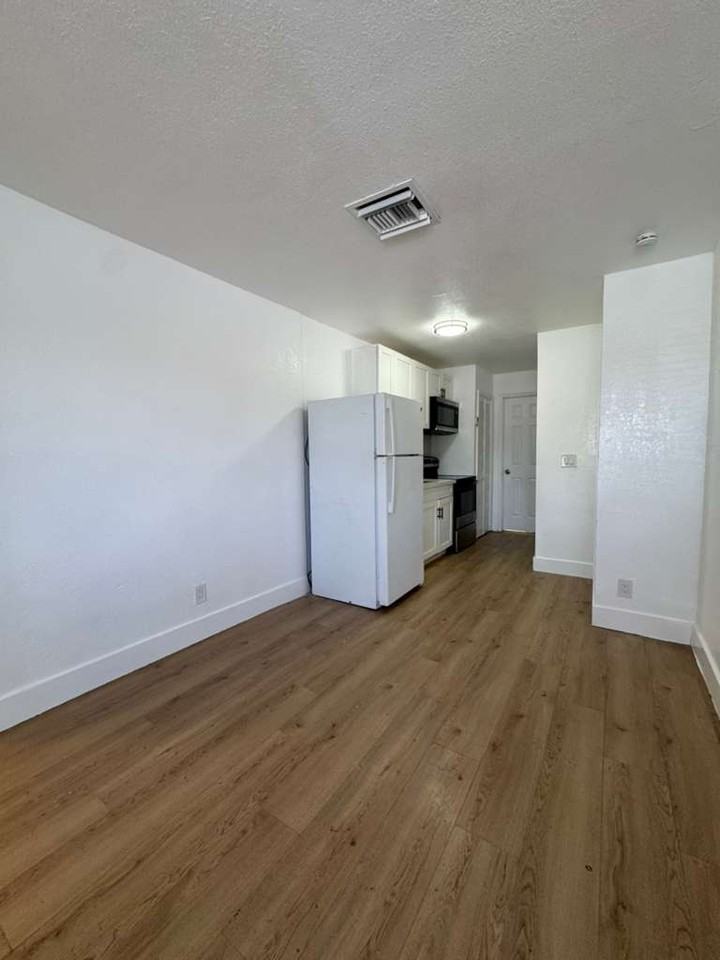 3115 AVENUE J - 1 #3115-1 - Photo 3 of 11