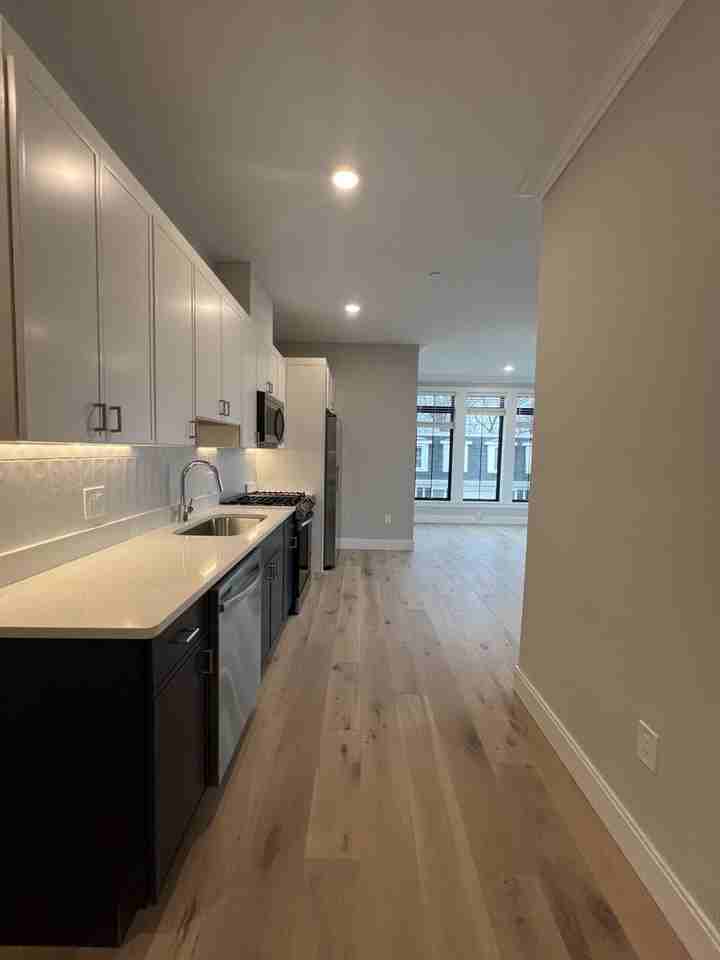 151 Everett St - Photo 2 of 22