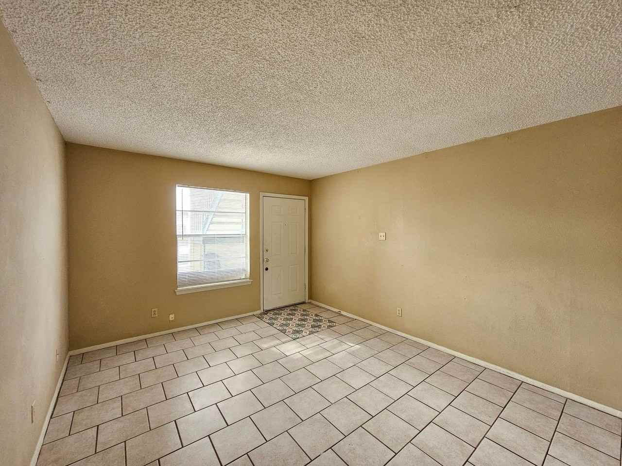 1305 Quail Cir #B - Photo 2 of 14