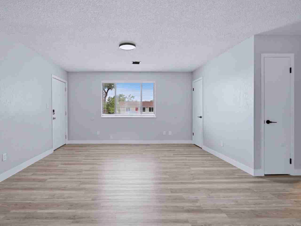 951 Iowa Ave #7 - Photo 4 of 18