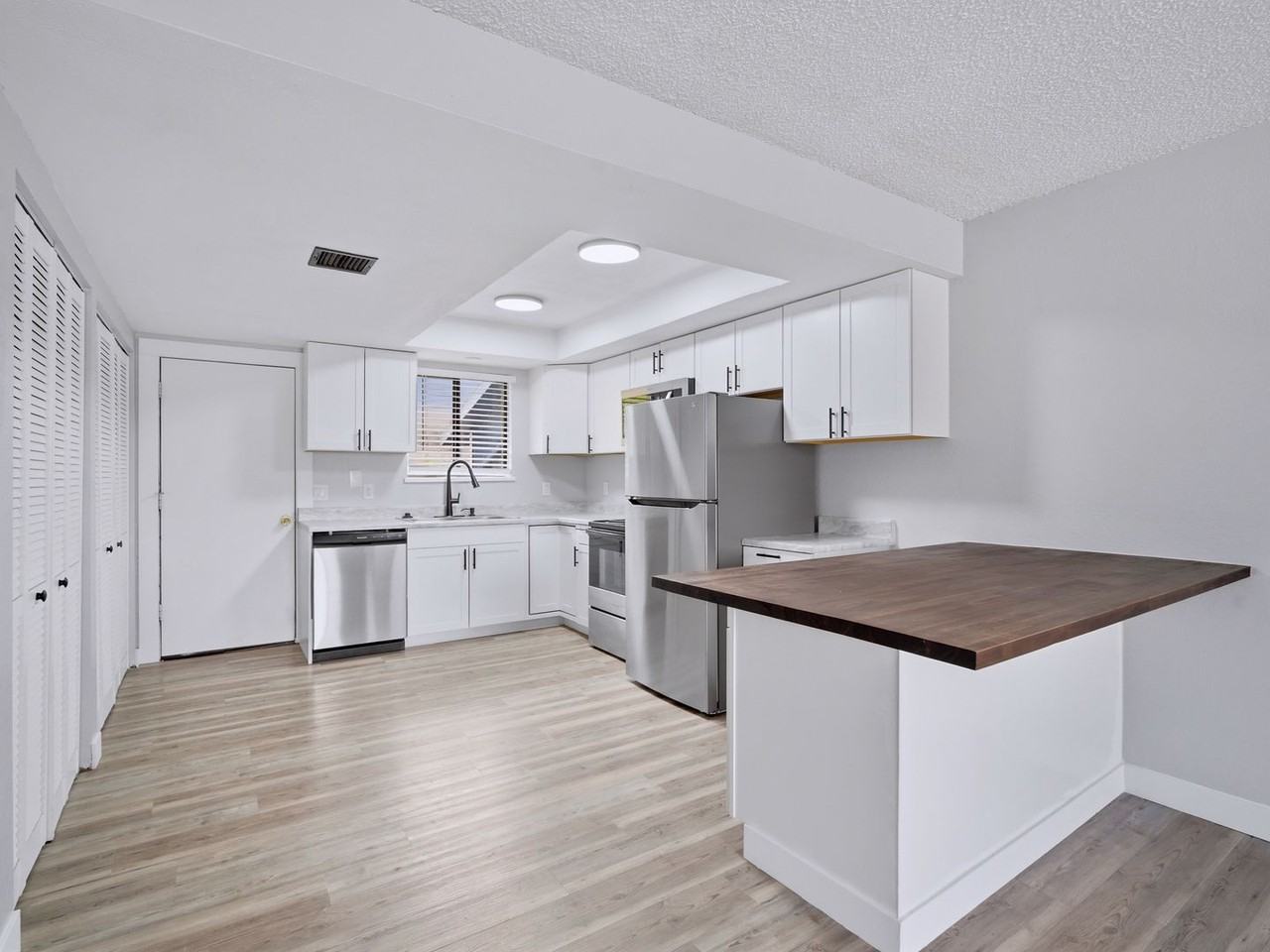 951 Iowa Ave #7 - Photo 6 of 18
